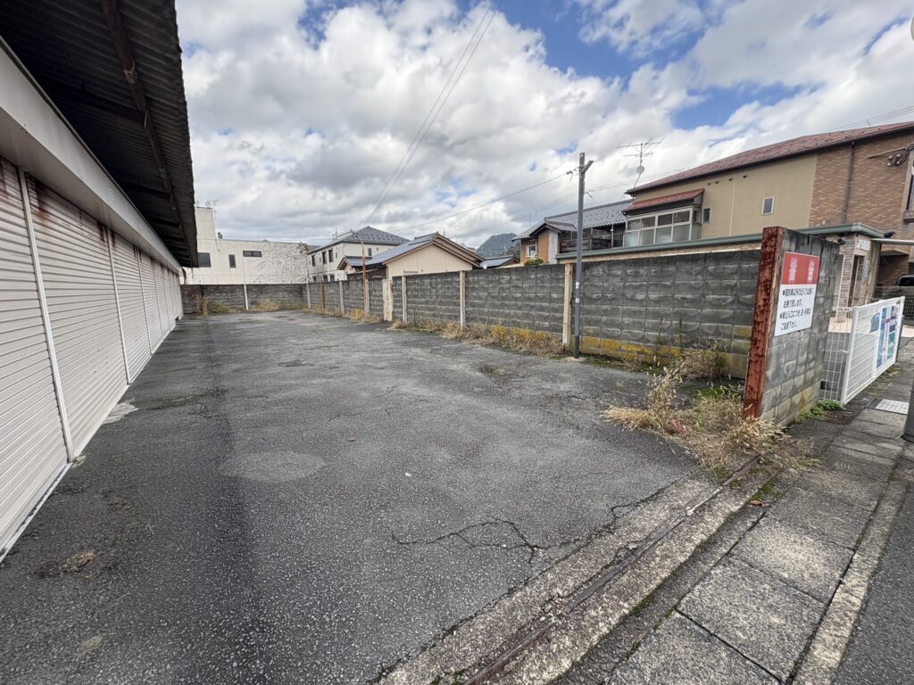 浜448月極駐車場　シャッター付き 画像1