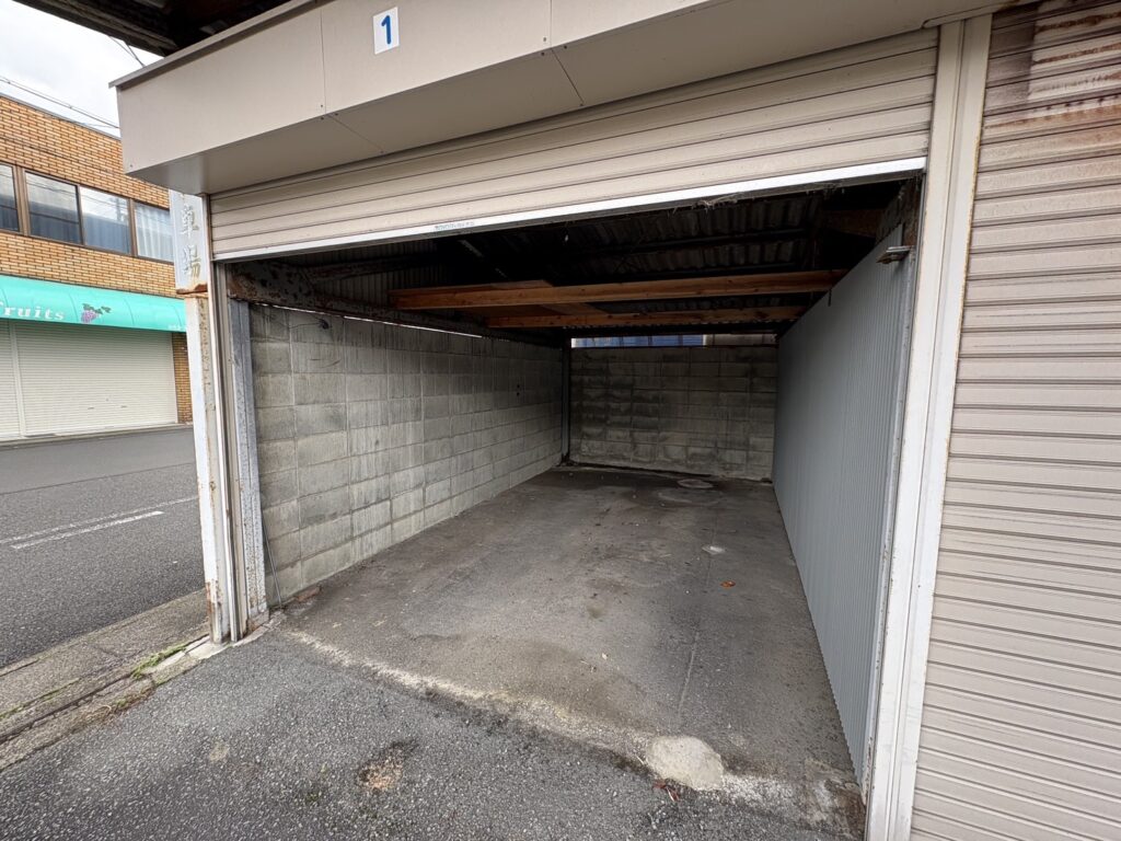 浜448月極駐車場　シャッター付き 画像3